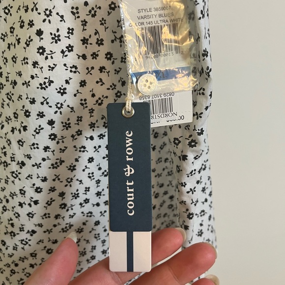 Court and Rowe Black and White Floral Sleeveless Blouse NWT - Picture 6 of 9